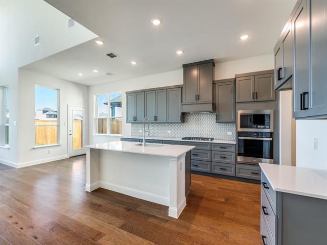 Building Photo - 604 Verona Dr