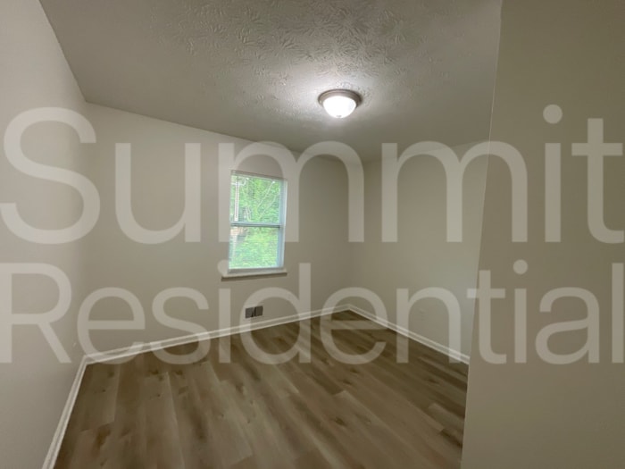 Building Photo - 5950 Stonewall Dr