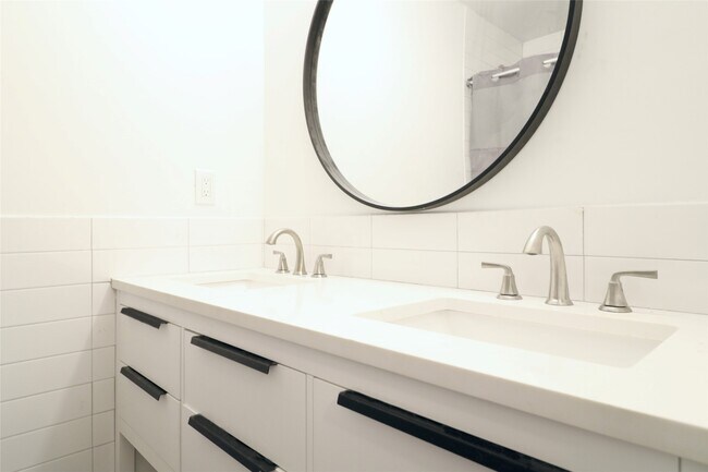 Building Photo - 412 Pacific St