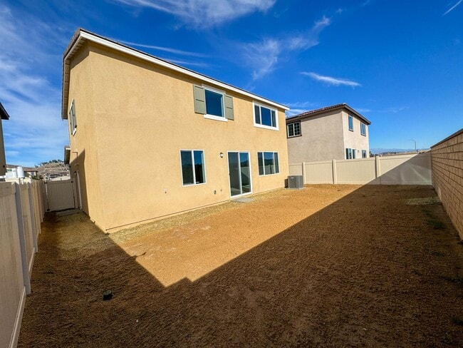 Building Photo - 5 bedroom Murrieta home for LEASE!