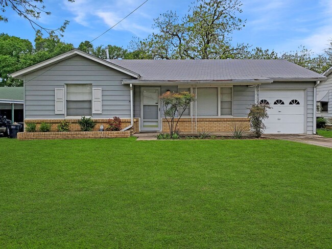 Building Photo - 208 Westfork Dr