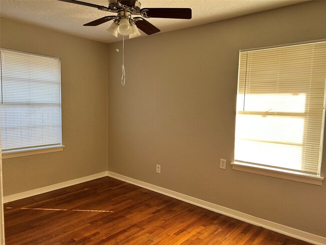 Building Photo - 1504 Greenbriar Ave