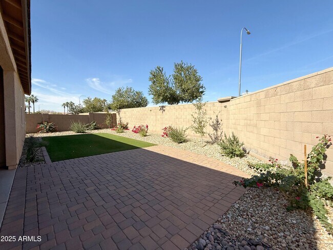 Building Photo - 7516 W Darrel Rd