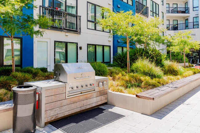 Building Photo - 238 13th St