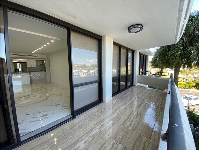 Building Photo - 13951 Kendale Lakes Cir