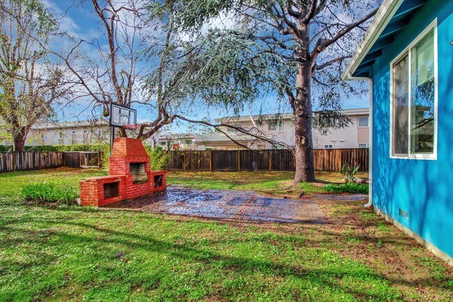 Building Photo - 7150 Bollinger Rd