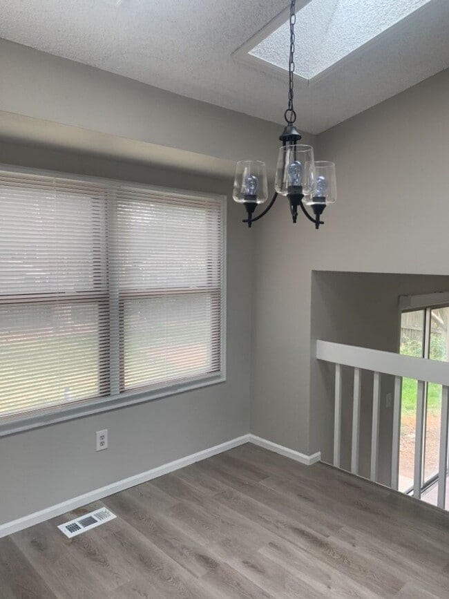 Building Photo - Spacious Tri-Level Home in Southwest Ft. C...