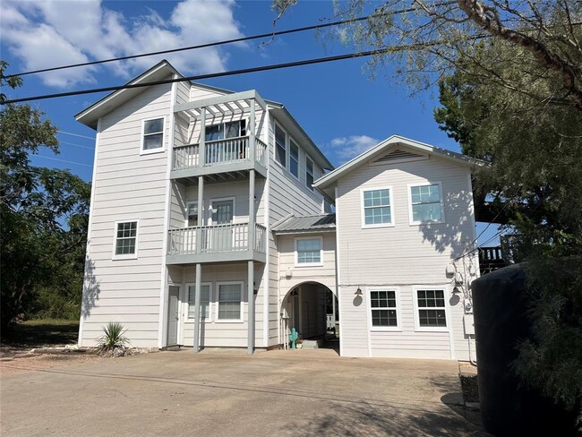 Building Photo - 7705 Debbie Dr