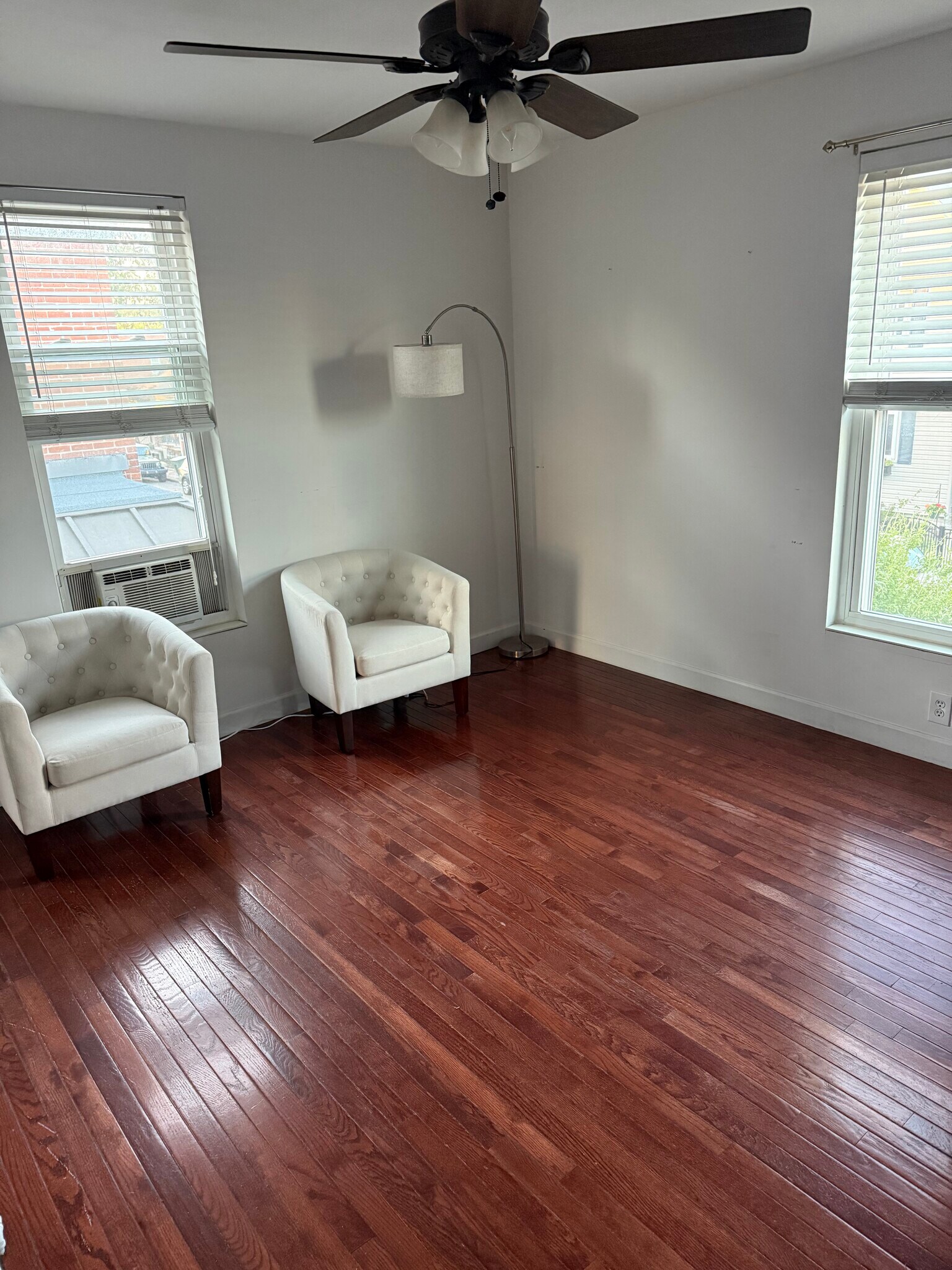 Building Photo - 553 Elsmere St