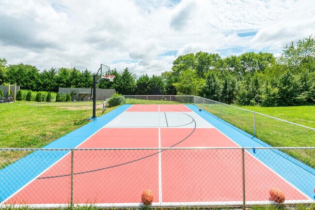 Building Photo - 2224 Brevard Rd