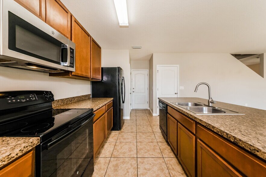 Building Photo - 204 Lone Dove Ln