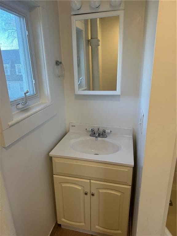 Building Photo - 38 Oak St