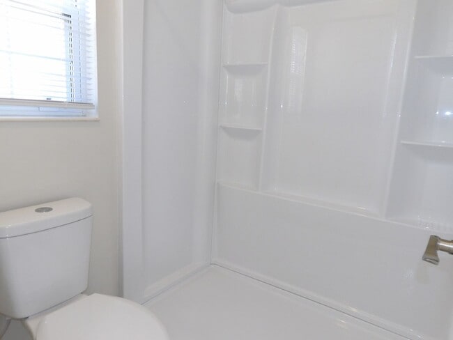 Building Photo - Updated 1/2 Duplex