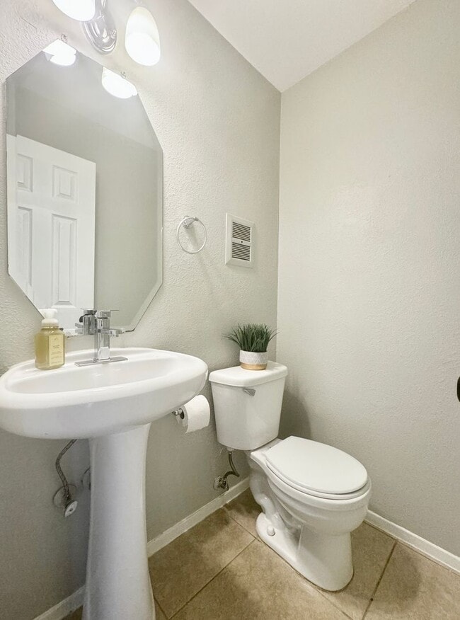 Building Photo - 1703 Coronado Hills Dr