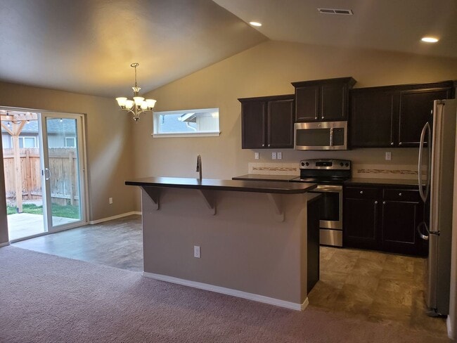 Building Photo - Charming and conveniently located in Nampa 3 bedroom, 2 bath home