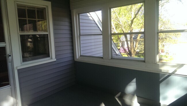3 season porch - 1341 S Farwell St