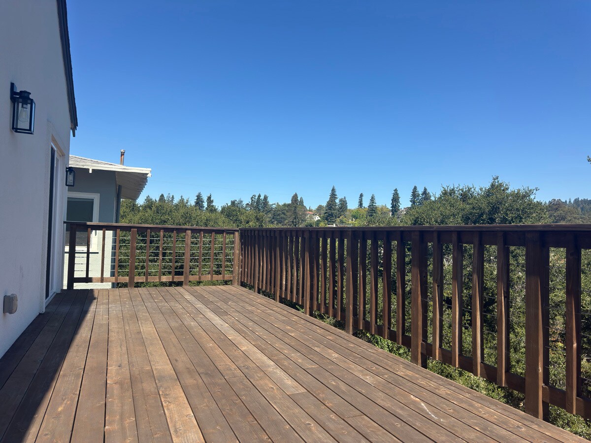 Building Photo - 914 Everett Ave