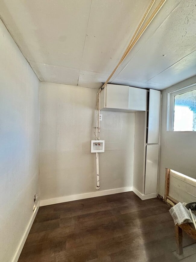 Building Photo - NOW AVAILABLE - Newly Renovated 2 Bedroom Home + Large Fenced Backyard!