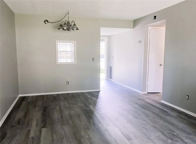 Building Photo - 1735 6th Ave SW