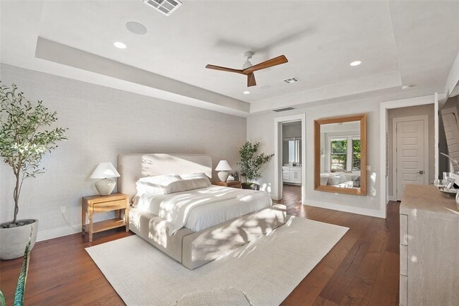 Building Photo - 1002 Meriden Ln