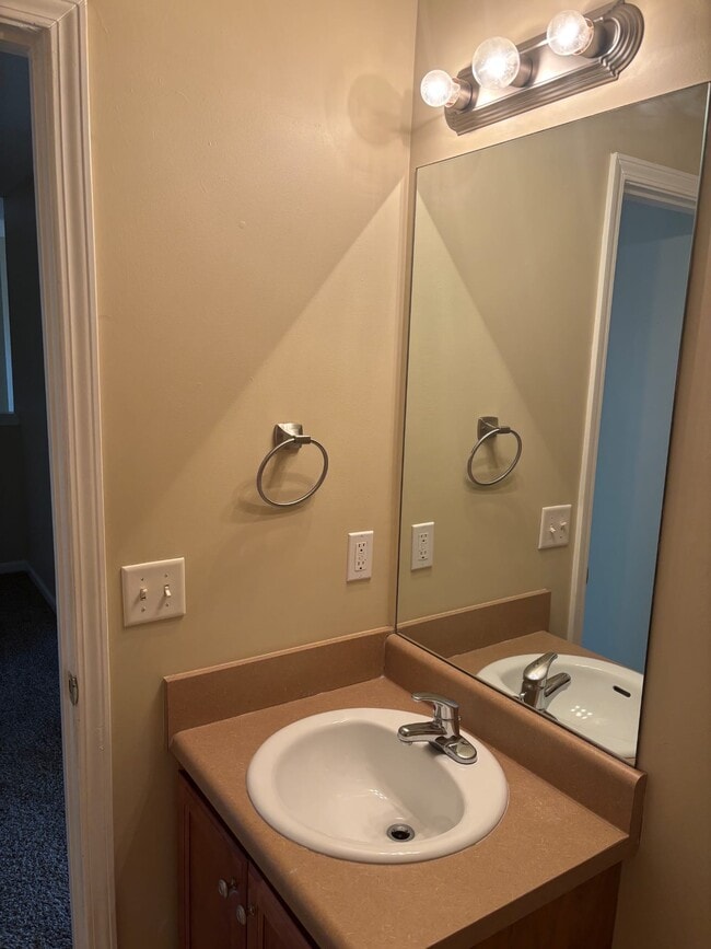 Building Photo - 121 Faybrook Dr