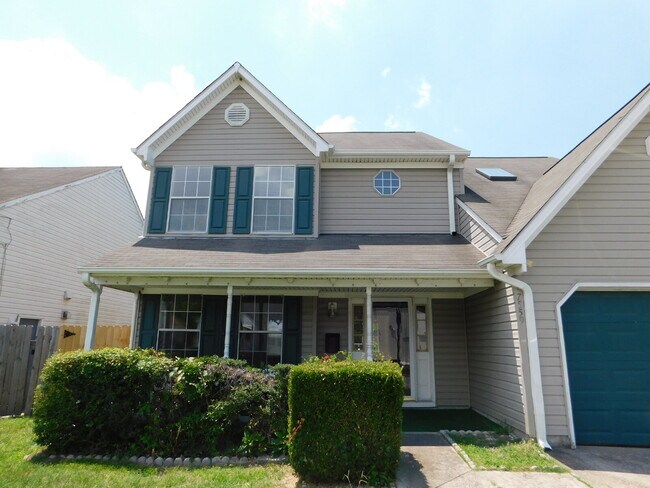 Building Photo - "Spacious 4-Bedroom Gem on Hughart Street with 2.5 Bathrooms and 2108 Sq. Ft. of Comfort!"