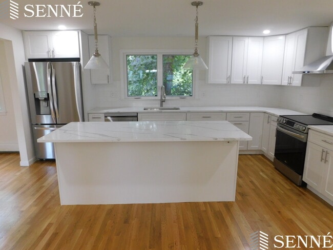 Building Photo - 5 Middle St