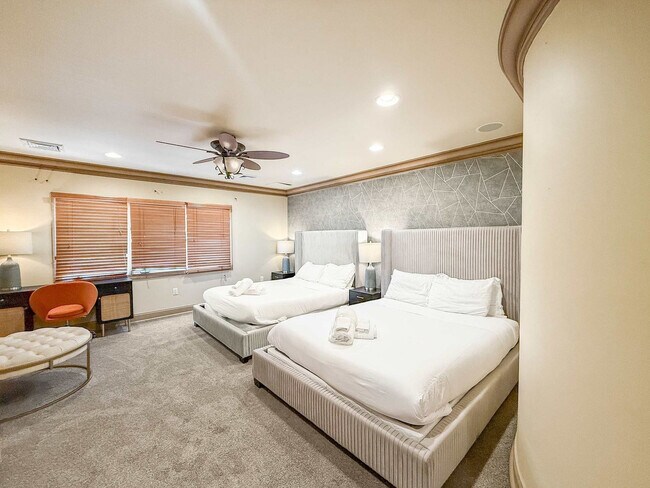 Building Photo - 602 S Front St