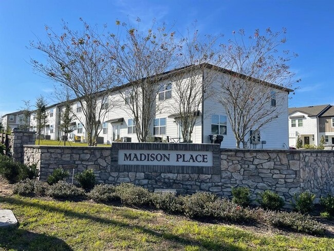 Building Photo - 653 Madison Dr