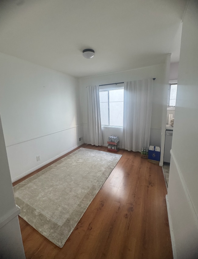 Building Photo - 2119 1/2 S Beverly Glen Blvd