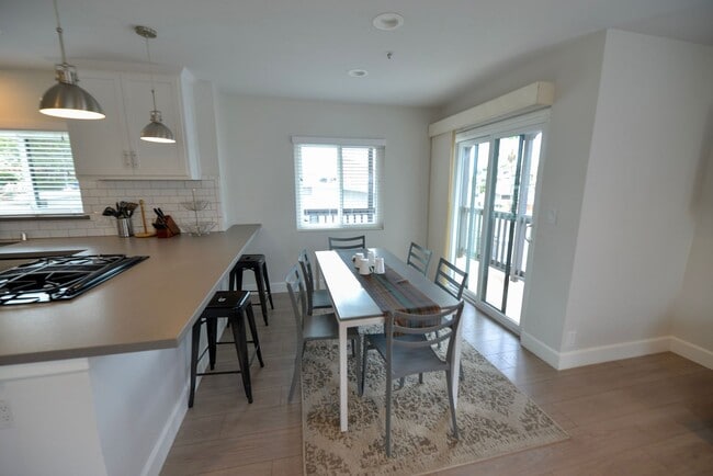 Building Photo - 259 Avenida Granada