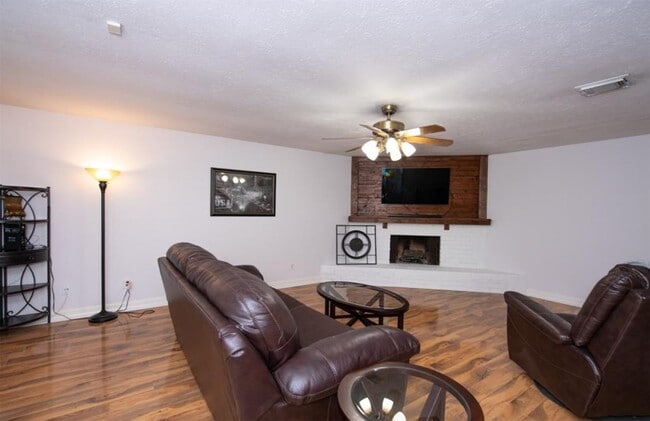 Building Photo - 17618 Autumn Trails Ln