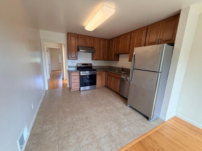 Building Photo - Charming Single Family House Across from McLaren Park