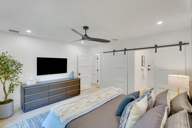 Building Photo - 2735 Polo Island Dr