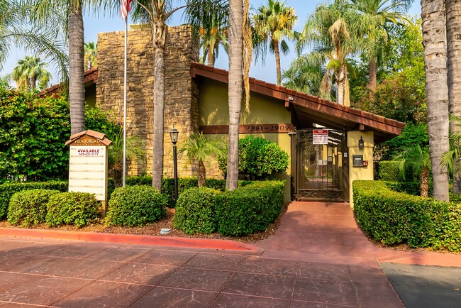 Building Photo - 2881-2909 Huntington Blvd