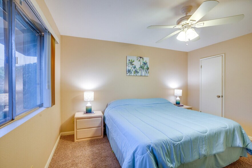Building Photo - 11662 N Hacienda Dr