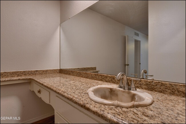 Building Photo - 3433 Clearview Ln