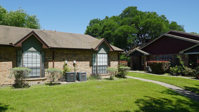 Building Photo - 1601 Faro Dr