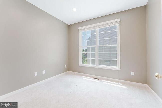 Building Photo - 20152 Boxwood Pl