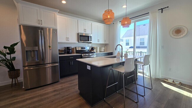 Building Photo - 7003 S Jordan Pkwy W