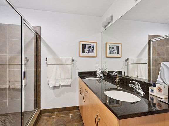 Building Photo - 215 10th Ave S