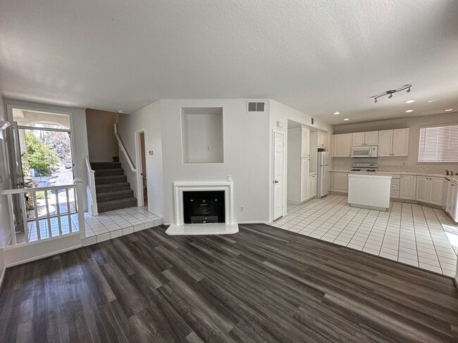 Building Photo - Charming 3-Bedroom Home with Large Loft or Alternate 4th Bedroom!