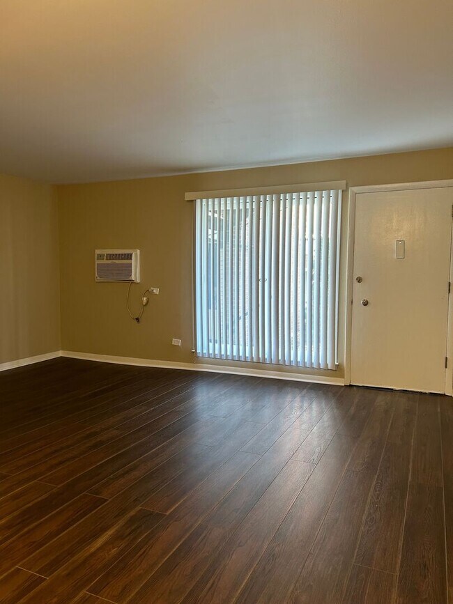 Building Photo - 6300 W 63rd St