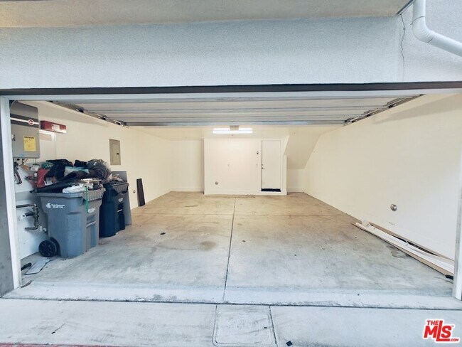 Building Photo - 14412 Kiwi Ln