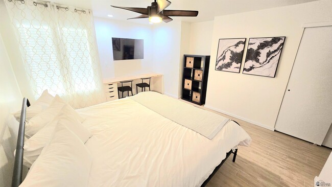 Building Photo - 2008 S 14th Ave