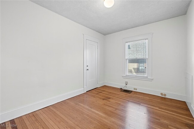 Building Photo - 1217 Belle Ave