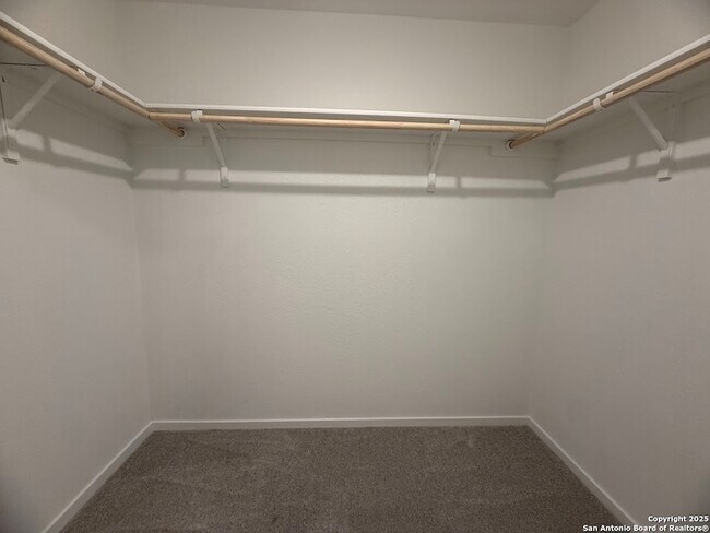 Building Photo - 204 Ottawa Wy