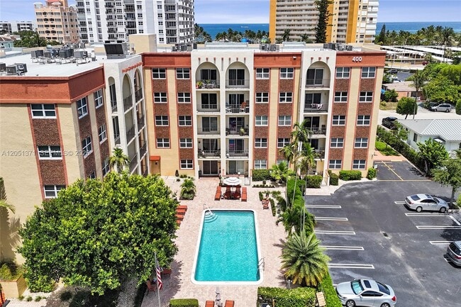 Building Photo - 400 N Riverside Dr