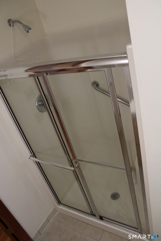 Building Photo - 14 Knollwood Dr