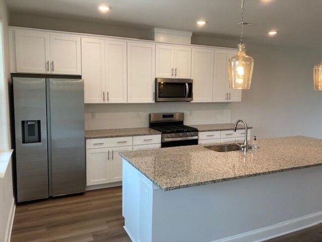 Building Photo - 543 Bistle Drive - Bev Roberts Rentals and...